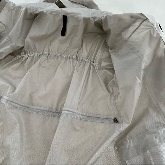 Lululemon Smooth Departure Windbreaker Long Jacket in Light Chrome, Size 4 - Picture 4 of 12